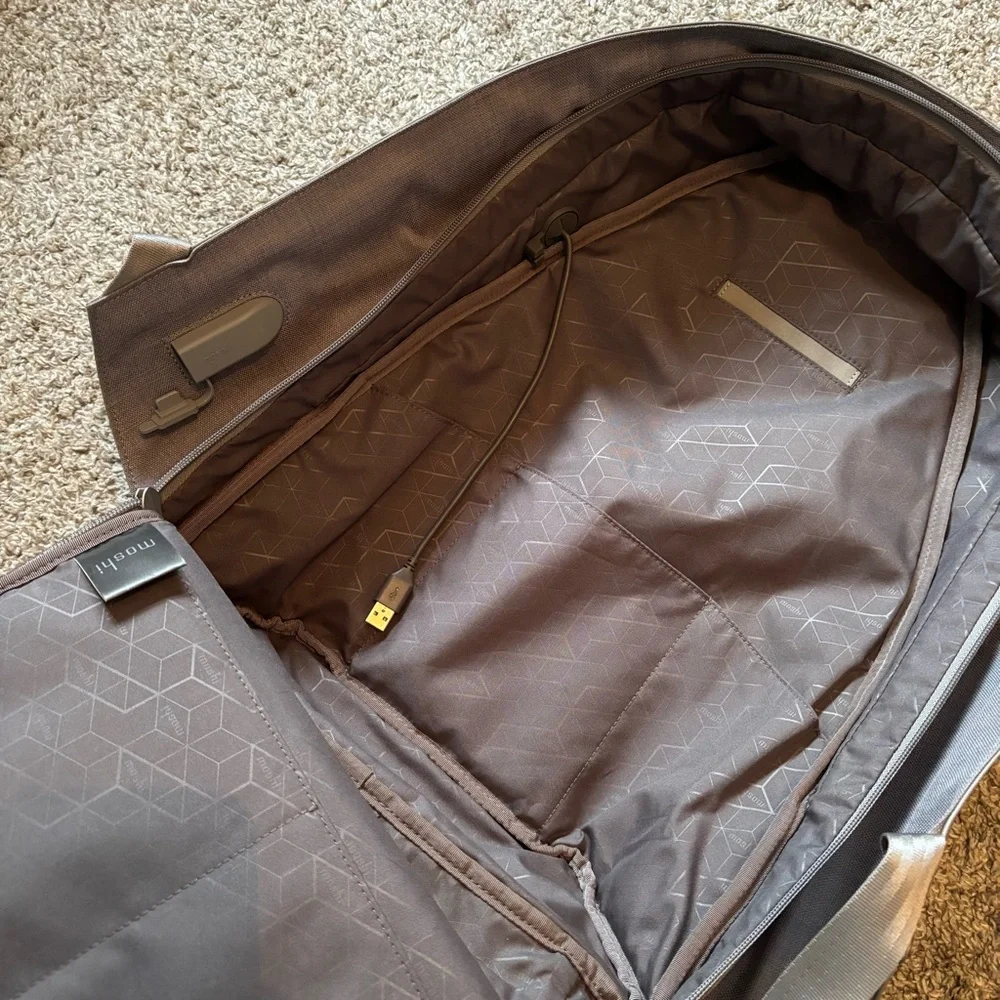 Moshi tego anti-theft backpack
